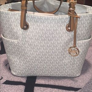 Michael Kors Vanilla Jet Set Travel Tote Bag